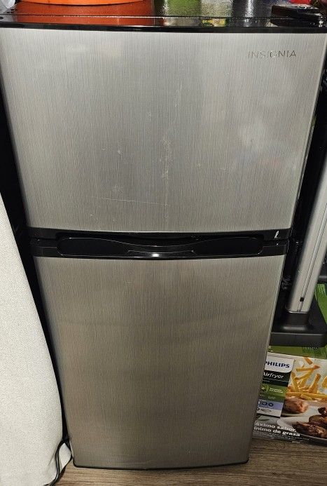 Mini Fridge/Freezer Combo
