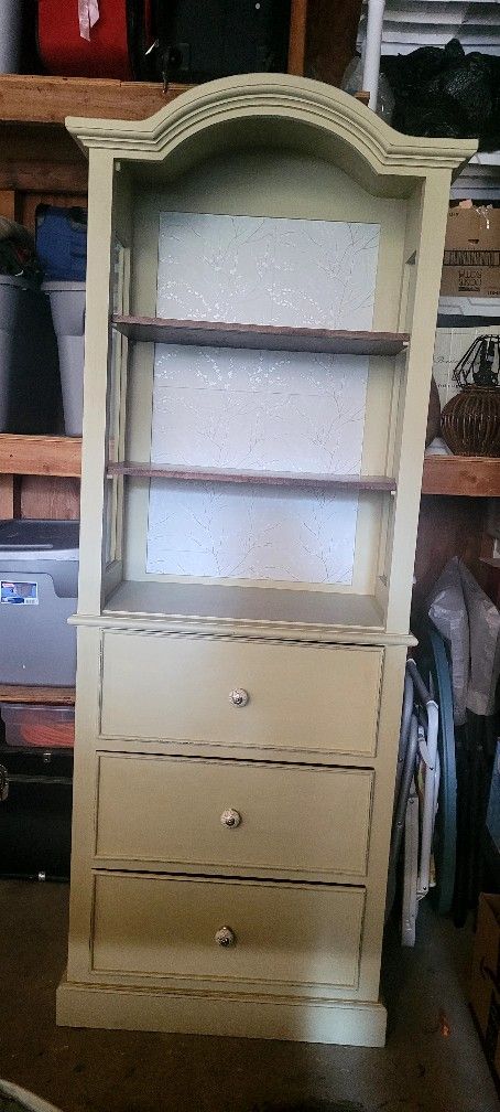Cabinet $125