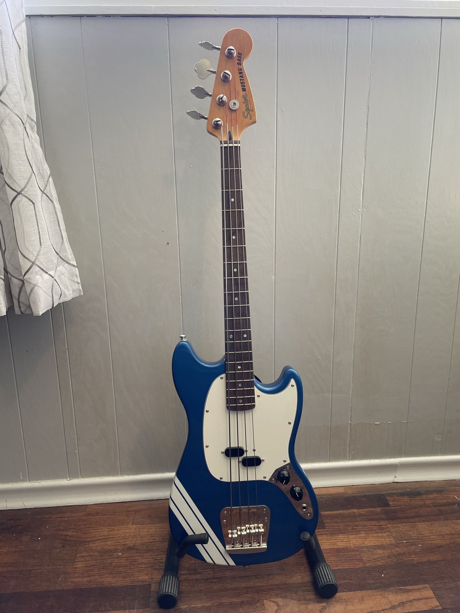 Squier Mustang Bass