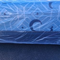 Brand New Queen Size Memory Foam Mattress And Box Spring Free Delivery Depends On Location 