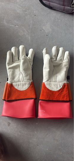 Honeywell Salisbury Leather Protectors and Insulating Gloves Size 10