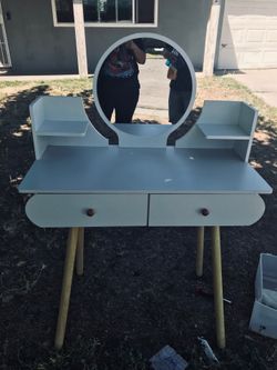Kids vanity