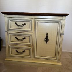 Beautiful Cabinet/dresser