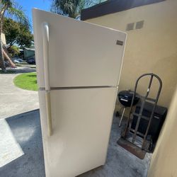 Top Freezer Refrigerator Good Condition 3 Months Warranty Delivery Aviable 