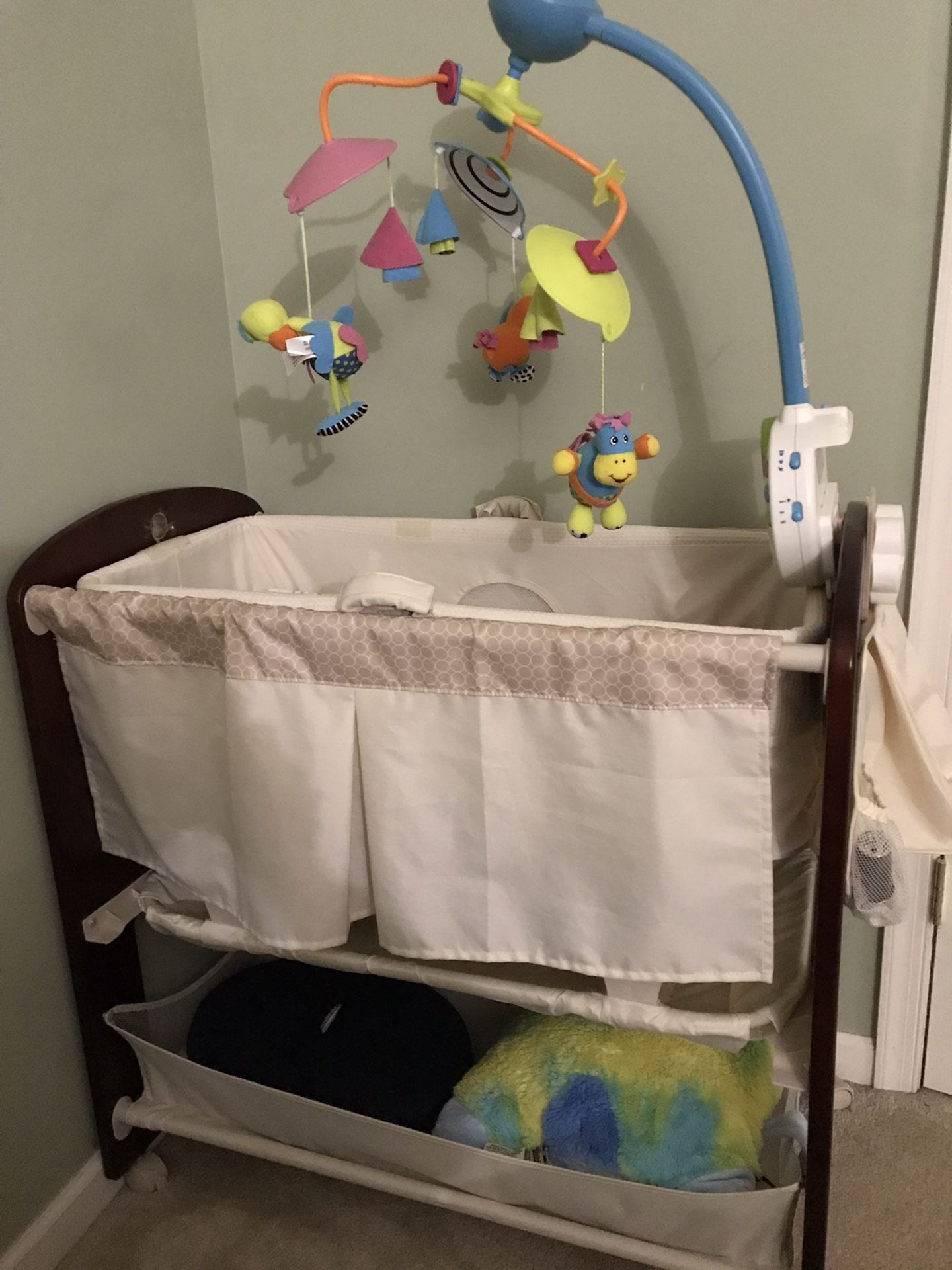 Crib Bassinet With Toys In Good Condition