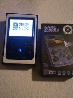 Game console with 10 different consoles and 3000 games