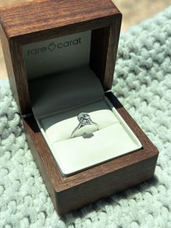 1.38ct Oval Diamond Cut E, VVS2 Ring