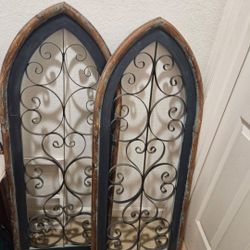 2 Sets Of Decor Items. Pick Up 