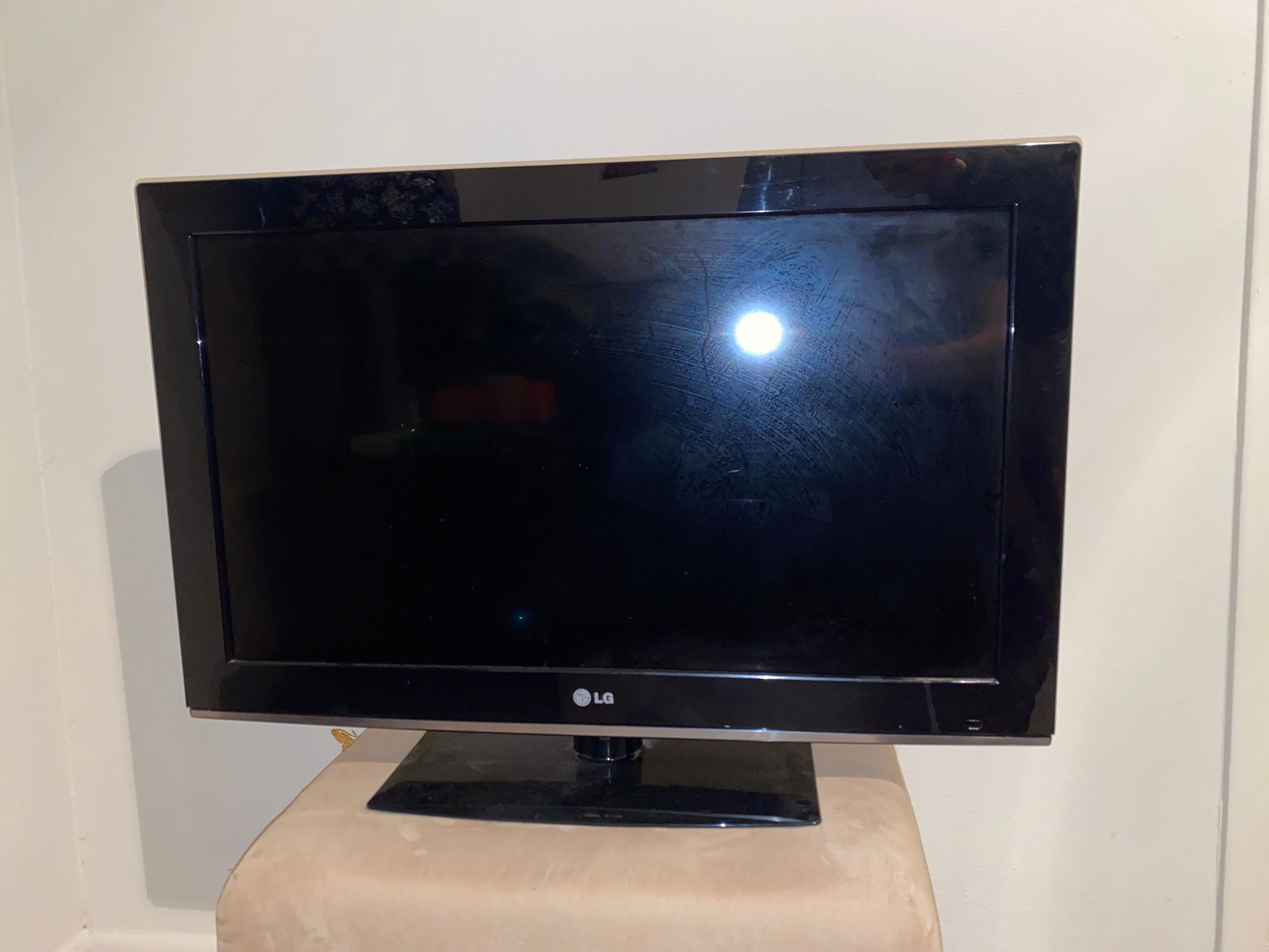 LG 32-Inch 720p LCD TV
