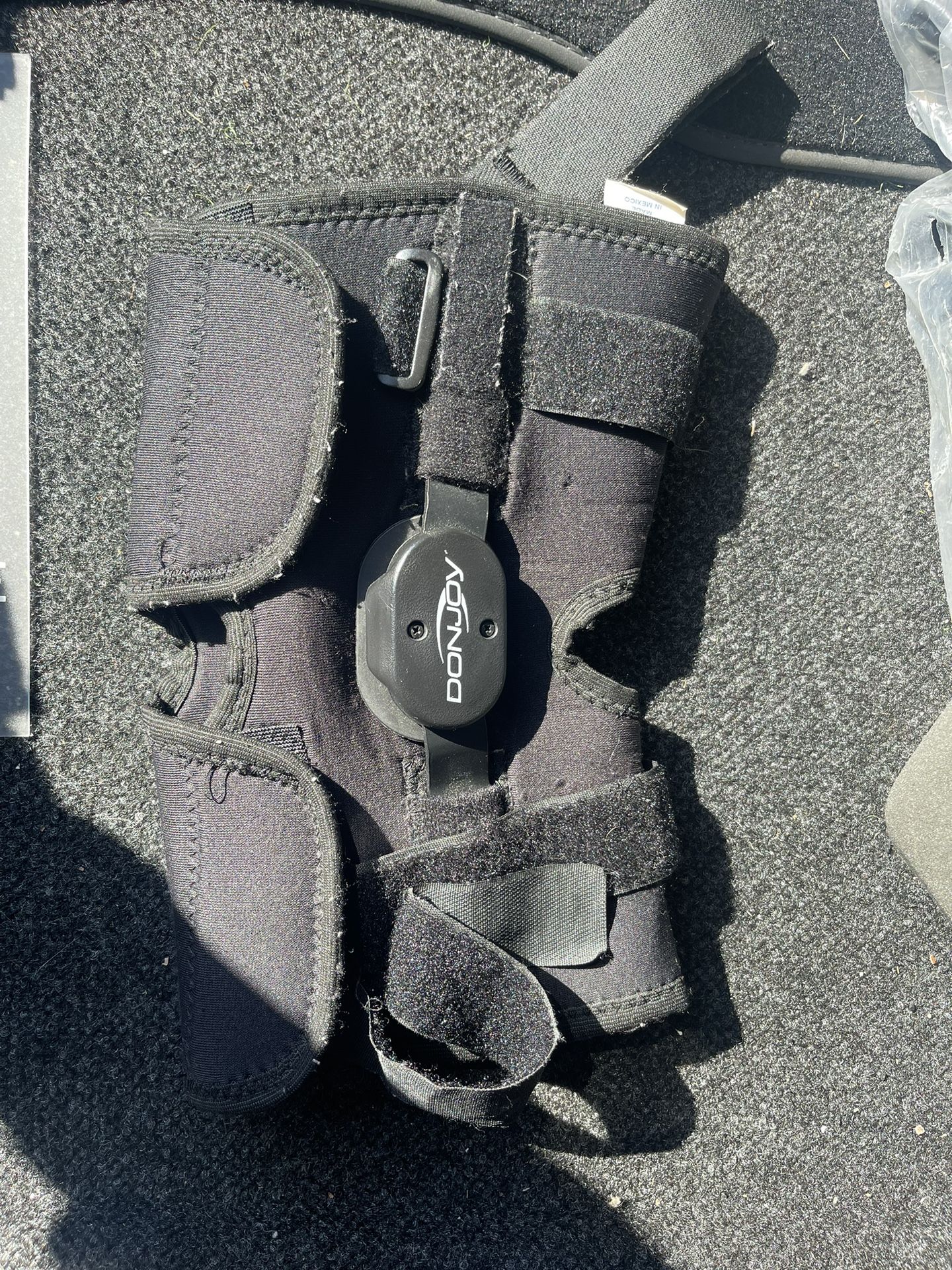 Donjoy Knee Brace Size Medium