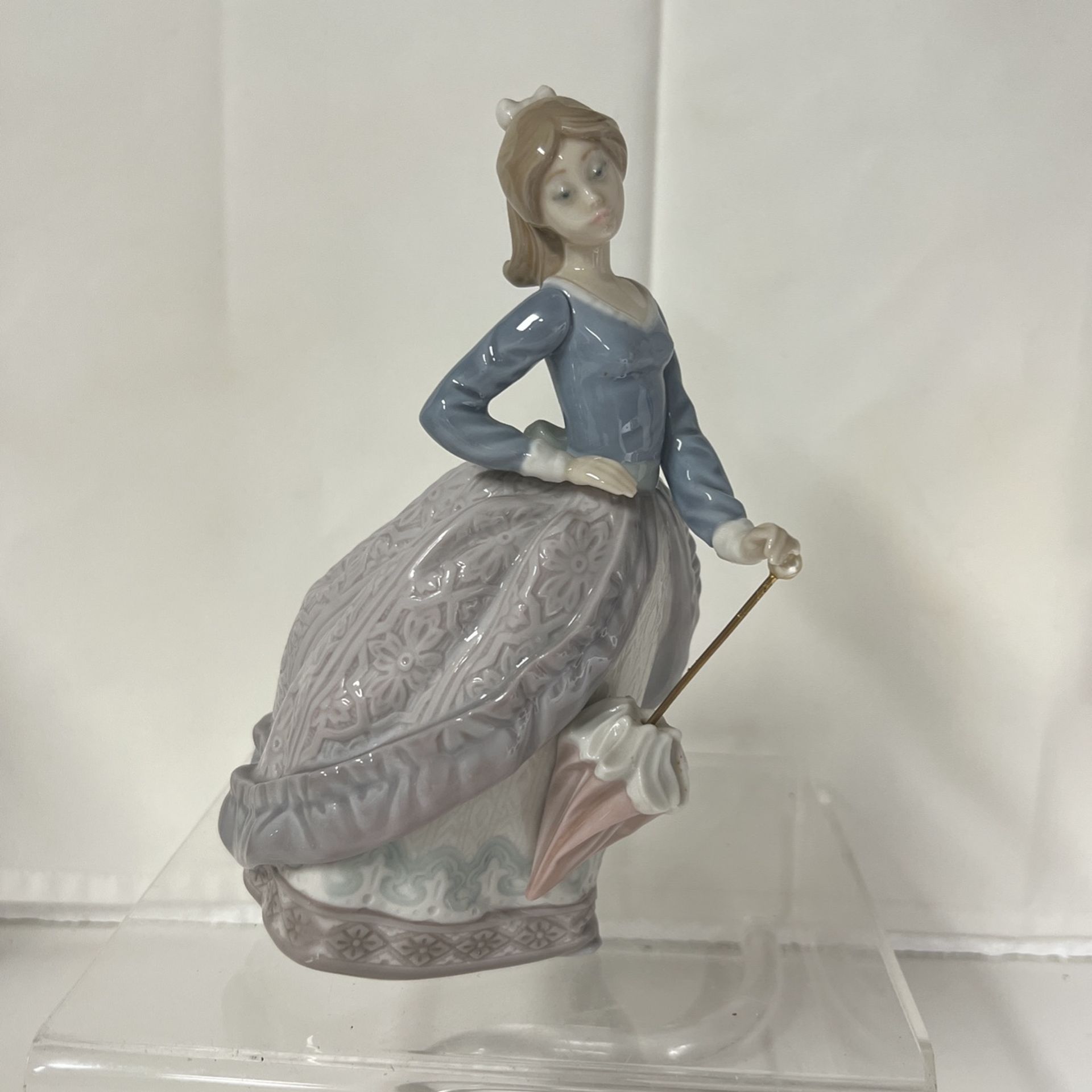VINTAGE LLADRO FIGURINE “EVITA” 7” Height