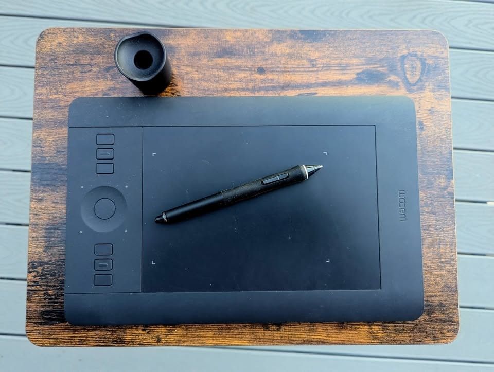 Wacom Intuos Pro (small), w/ wireless