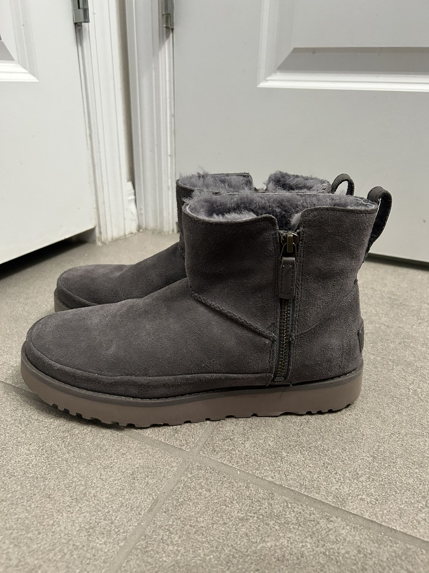Grey UGG minis