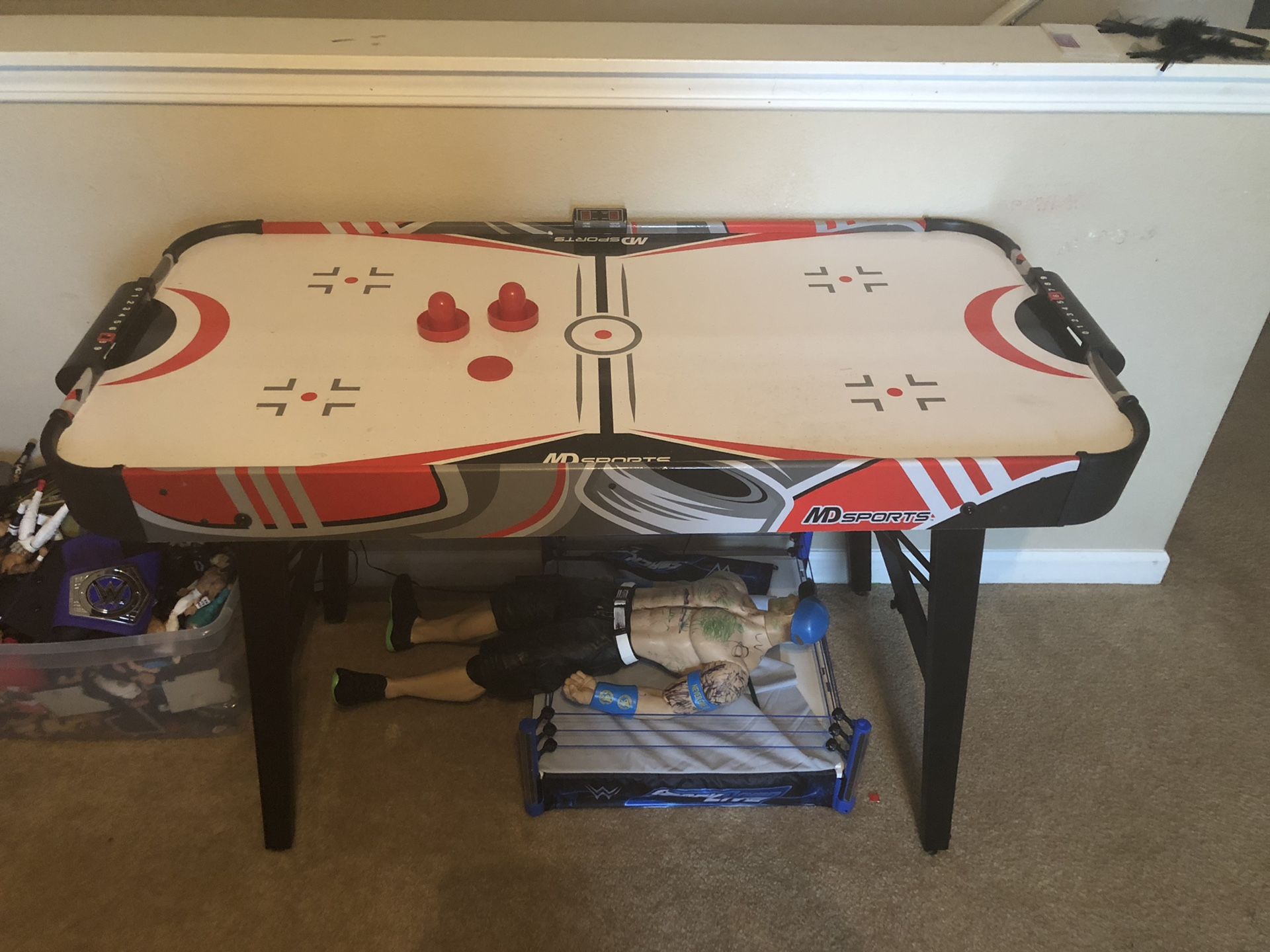 Air hockey table