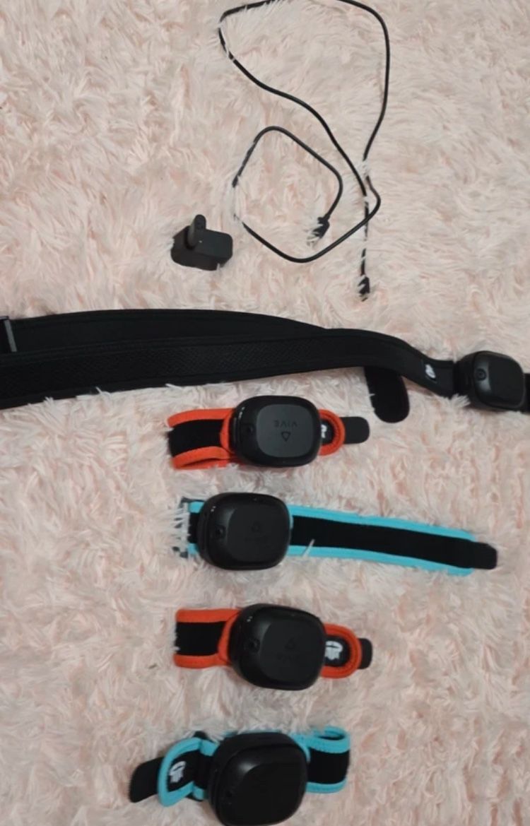 Vive Ultimate Tracker 5-Pack With Dongle And Accessory Straps