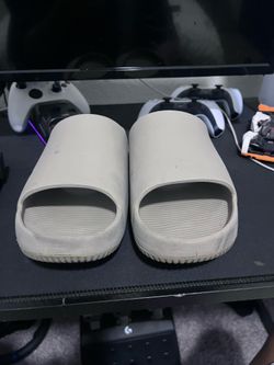 NIKE CALM SLIDE men 10/ womans 11 negotiations