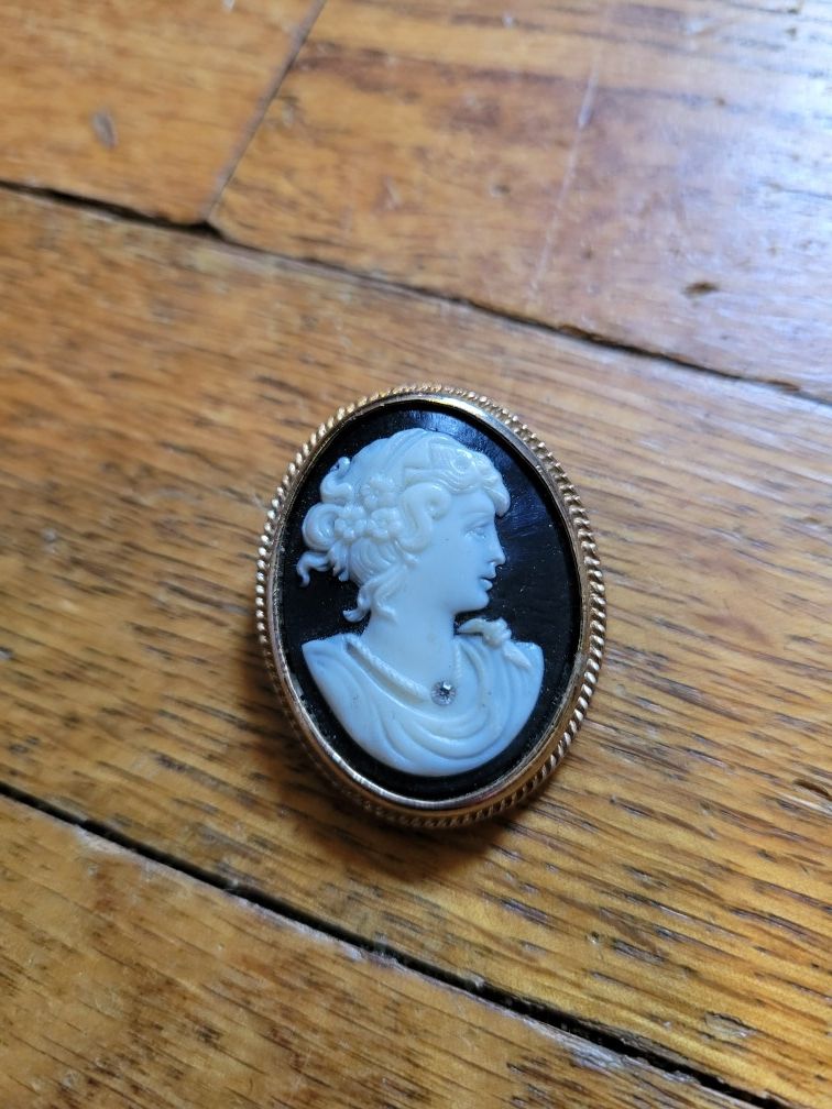 Avon Cameo Brooch