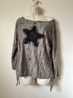 Elevate your style with this chic gray top featuring a bold star pattern. Perfect for casual outings or a night out, this top combines comfort with a 