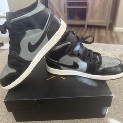 Nike Air Jordan 1 Mid Youth Size 3