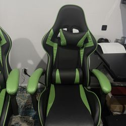 Like New Green Gamer Chair 