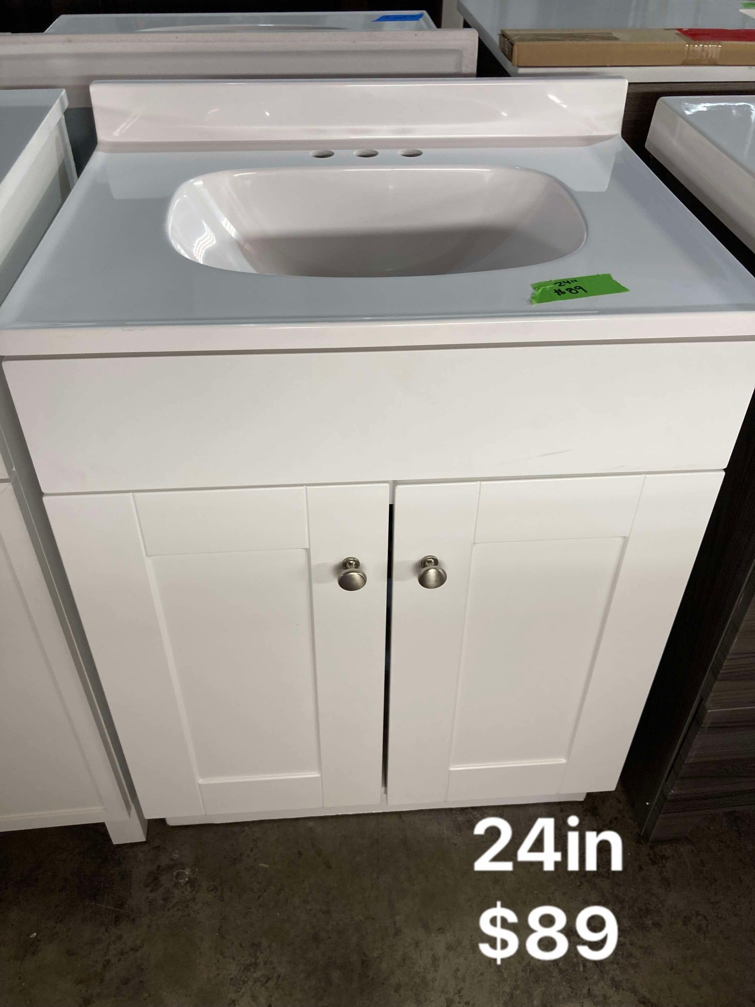 24in Bathroom Vanity With Top