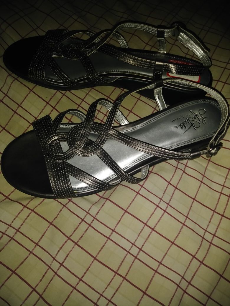 Life Stride brand sandals size 11 never worn