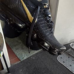Nike Air Vapor Max Black And Gold 