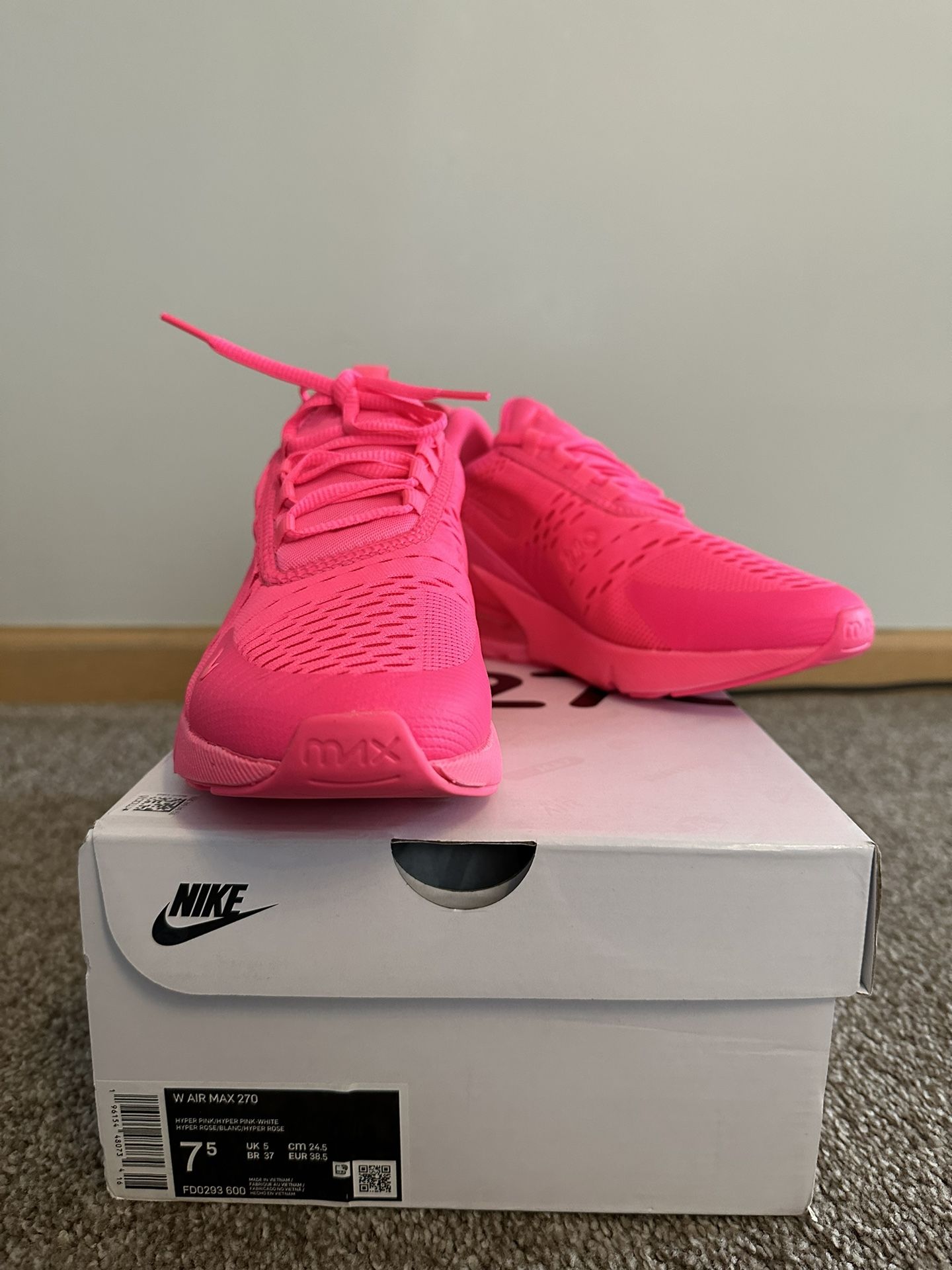 BRAND NEW - Nike Air Max