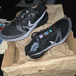 Size 13 Men's NIKE TRAIL RACING