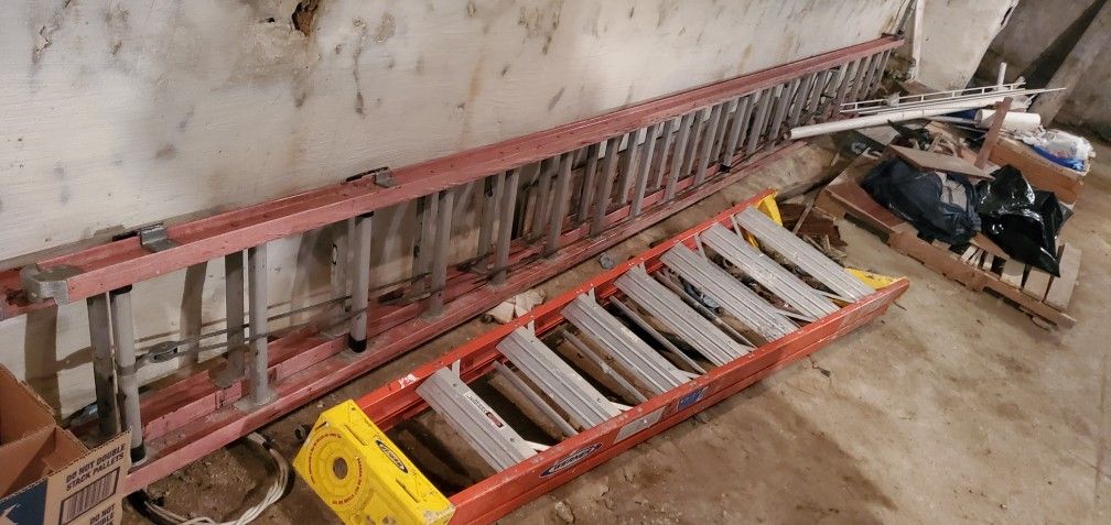 40 Ft. Ladder (Ment Condition) Fiber Glass