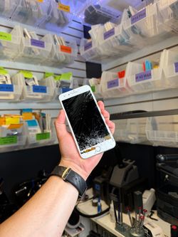 📱 iPhone 8 Plus completely shattered screen – 30 min repair – Smart Fix Phoenix AZ