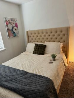 Queen sized Platform Bed, Beige/light brown