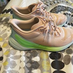 Lululemon tennis shoes for women's size 8 Usa 