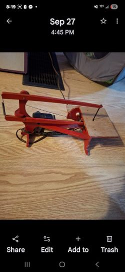 Tiny 110v Jigsaw Uses A Rubber Band As A Belt