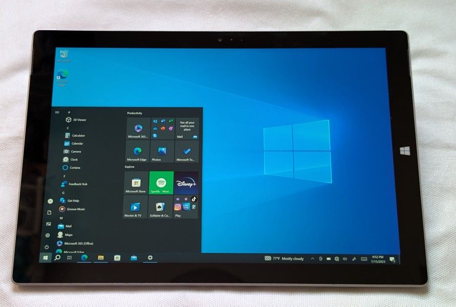 VERY NICE MICROSOFT SURFACE PRO 3 WINDOWS TABLET i3 Processor