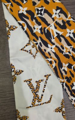 Louis Vuitton LV Silk Monogram Giant Jungle Bandeau Ivory Scarf Limited Edition