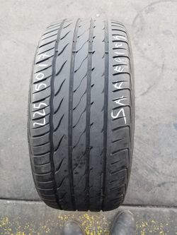 Tire 225 50 17