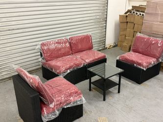 New inbox 5pc patio set with cushions (we finance and deliver)