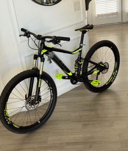 Giant Stance 2 Mountain Bike 2018 Black/Neon Yellow