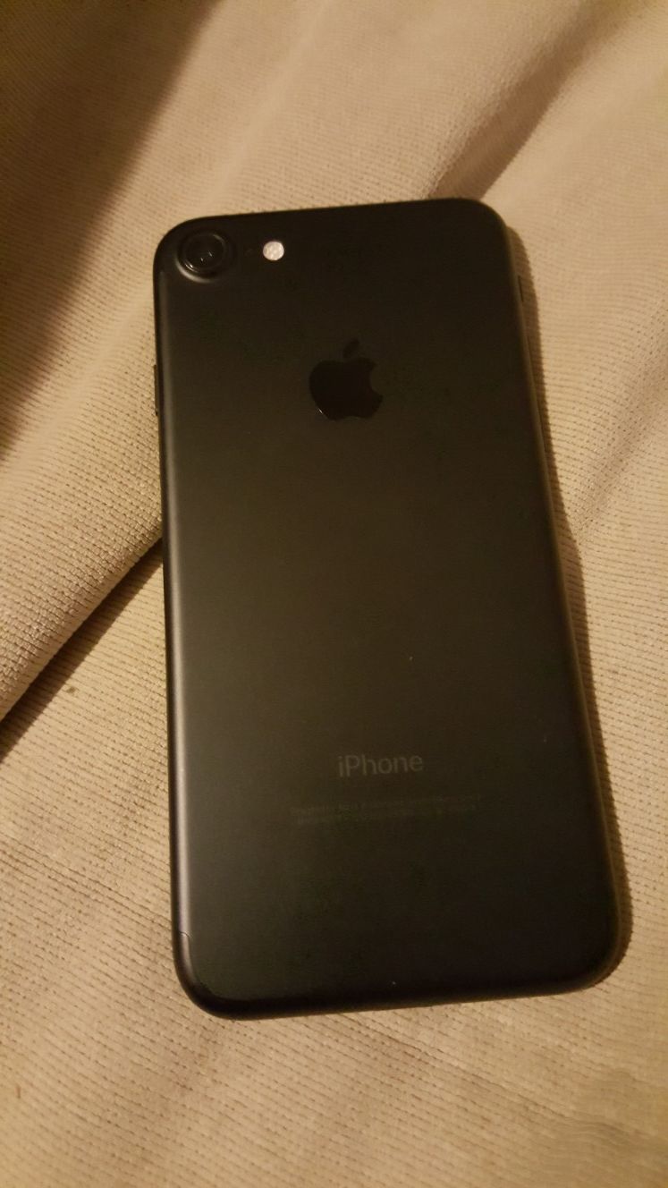 Black iPhone 7