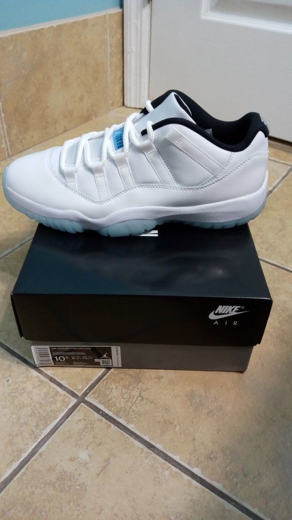 New Deadstock Jordan 11 Low Legend Blue