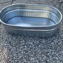 Behlen Country 44 gal. 2-1-4 Galvanized Round End Sheep Stock Tank
