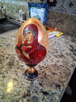 Vintage Wooden egg Madonna 