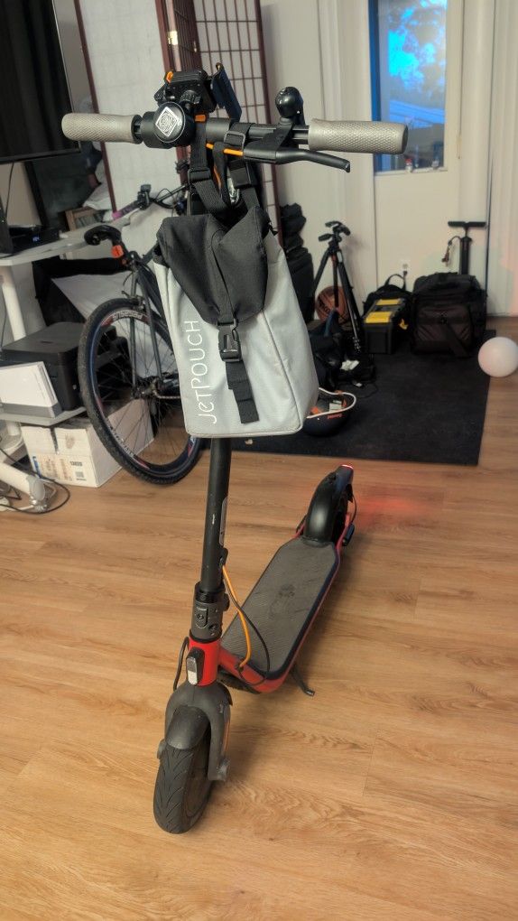 Used Ninebot Kickscooter D28 (Read Description)