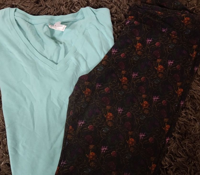 LuLaroe Leggings With Plain T