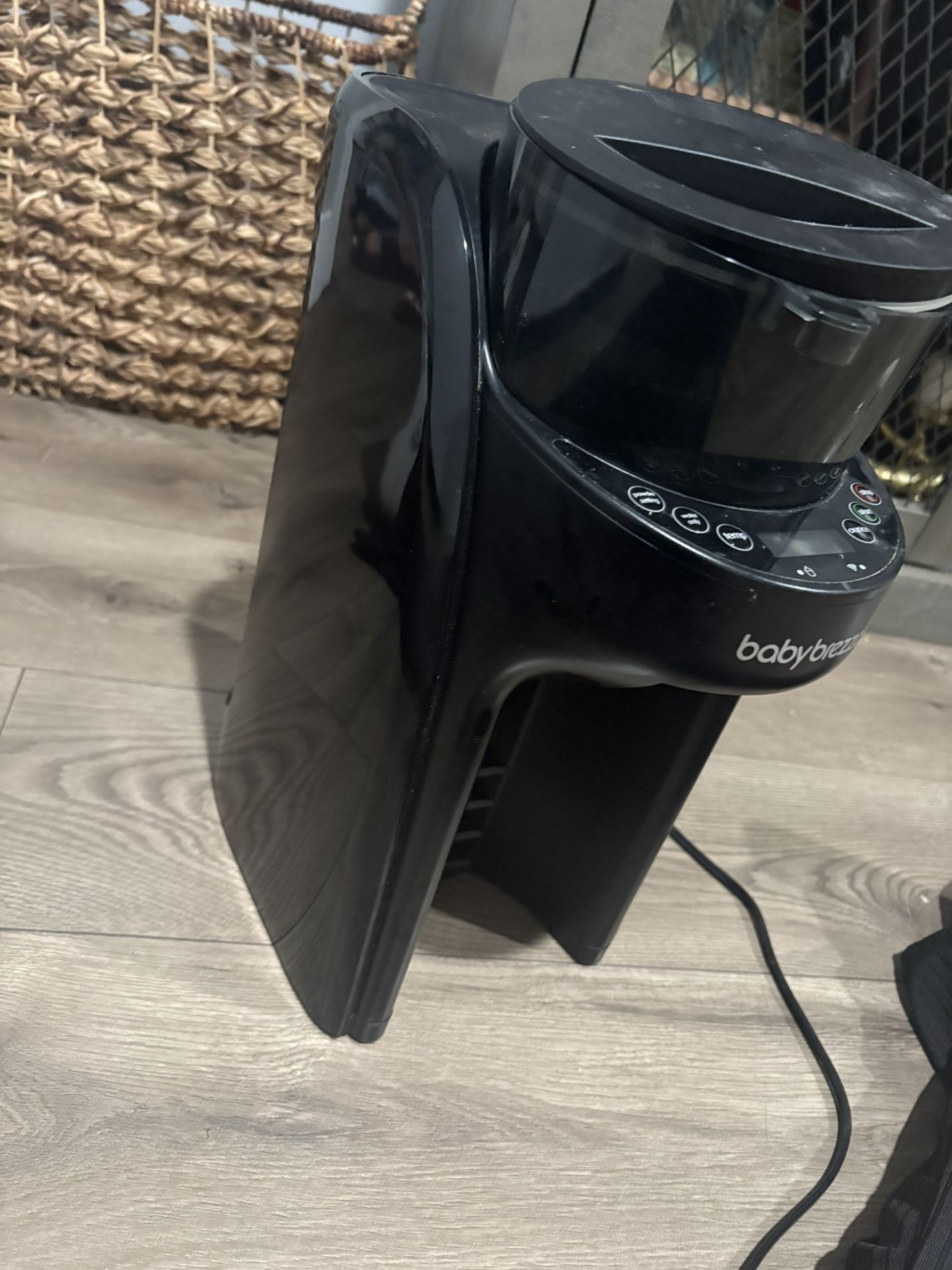 Baby Brezza Formula Pro Advanced WiFi Baby Formula Dispenser