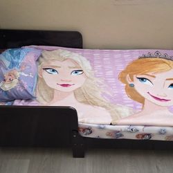 TODDLER BEAUTIFUL DR BROWN BED WITH FROZEN BED SET FOR JUST ONLY $79.99!!