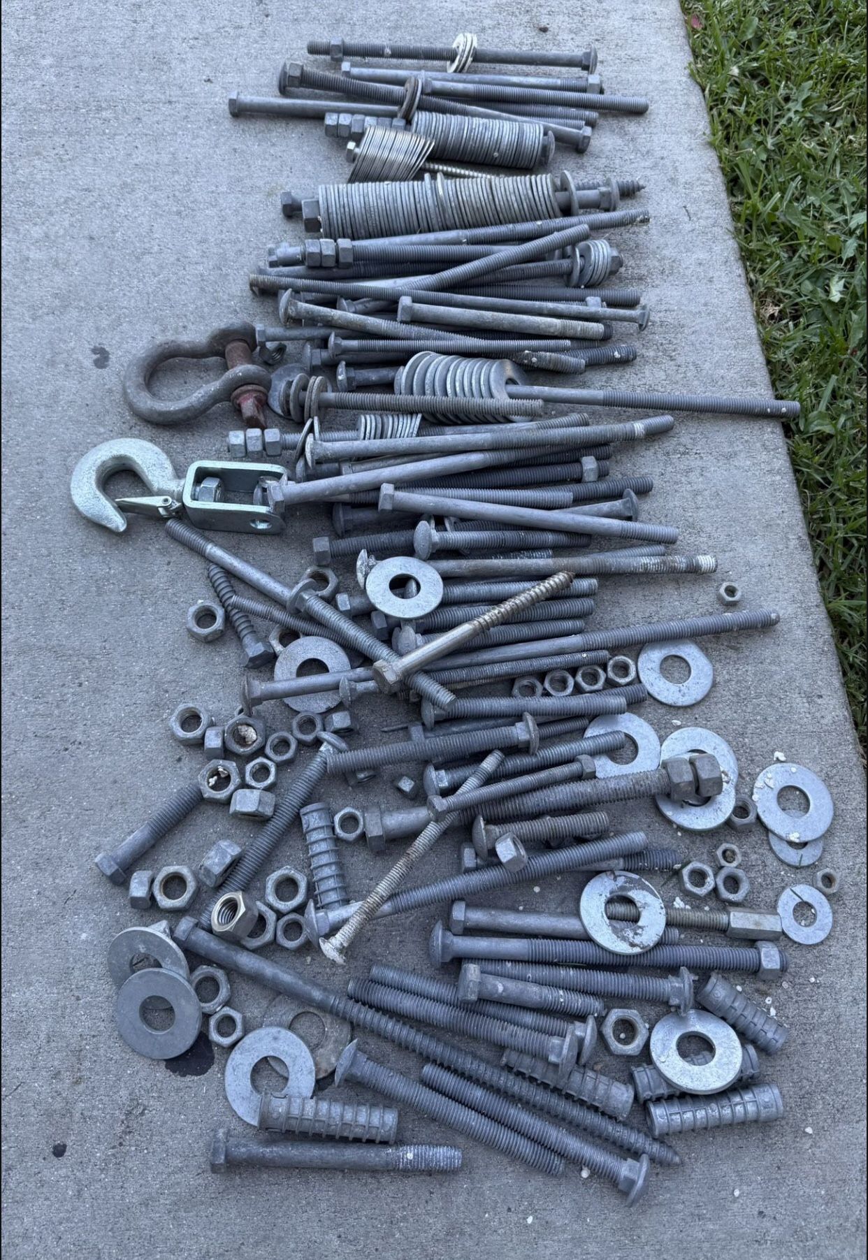   Galvanized Hardware Regular Bolts Carriage Bolts Nuts & Washers Floor Bully Shovels Drill Gun  Ratchet Straps Brown Table Full Bed Frame 