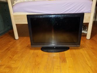 32" Insignia LCD TV