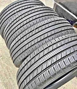 235/65/17 Michelin vendo un set de llantas usadas excelente condiciones de vida las 4 ✅🤩I am selling a set of used tires, all 4 in excellent living c